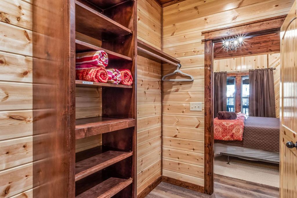 Large Luxury 2Br Cabin W Hot Tub Double Trouble Was Designed For Fun Comfort And Memories Minutes From Buzzling Hochatown And Beautiful Beaver Bend State Park Broken Bow Esterno foto